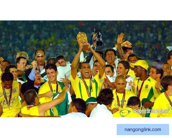 《回顾巴西世界杯：精彩瞬间与传奇赛事的历史意义》